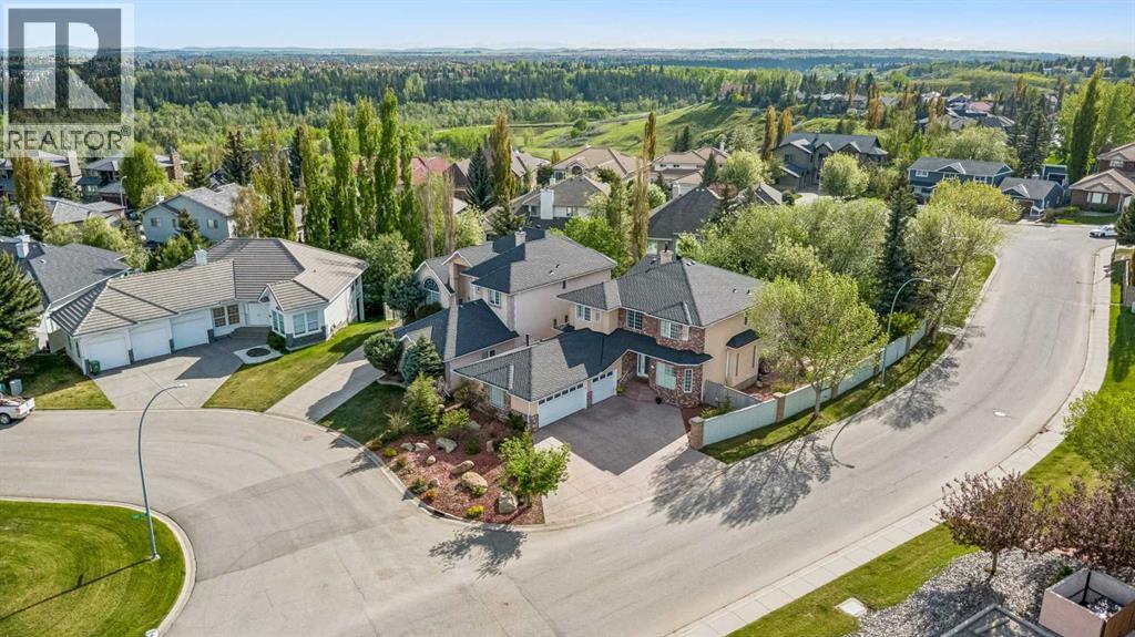 House for Sale in 438 Candle Place SW|Calgary, Alberta T2W3B3