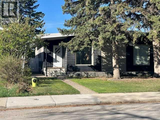 Duplex for Sale in 2713 Canmore Road NW|Calgary, Alberta T2M4J6
