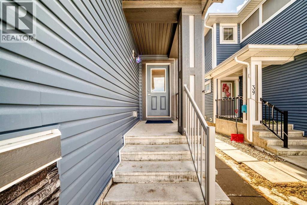 House for Sale in 35 Lucas Terrace NW|Calgary, Alberta T3P1P9 2
