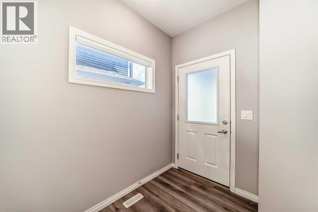 House for Sale in 35 Lucas Terrace NW|Calgary, Alberta T3P1P9 3