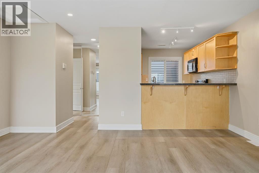 Row / Townhouse for Sale in 265, 78 Glamis Green SW|Calgary, Alberta T3E6V1 5