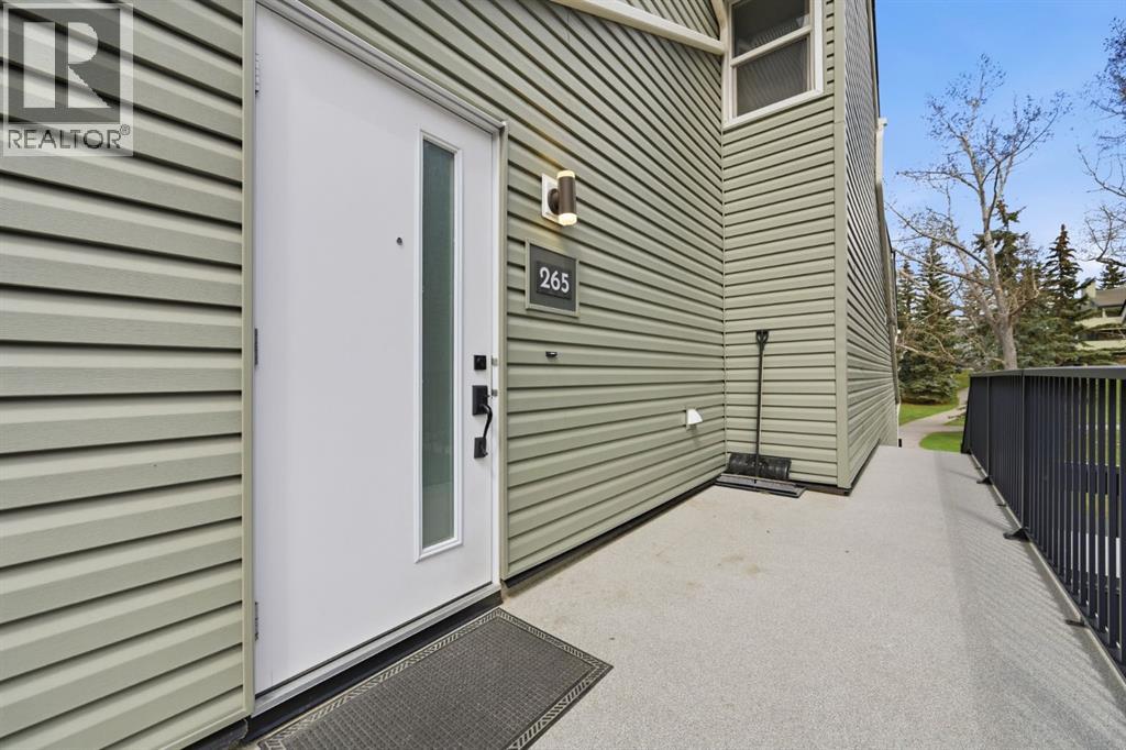 Row / Townhouse for Sale in 265, 78 Glamis Green SW|Calgary, Alberta T3E6V1 2