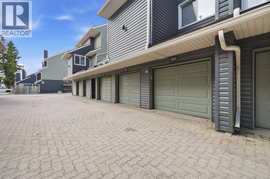 Row / Townhouse for Sale in 265, 78 Glamis Green SW|Calgary, Alberta T3E6V1 3