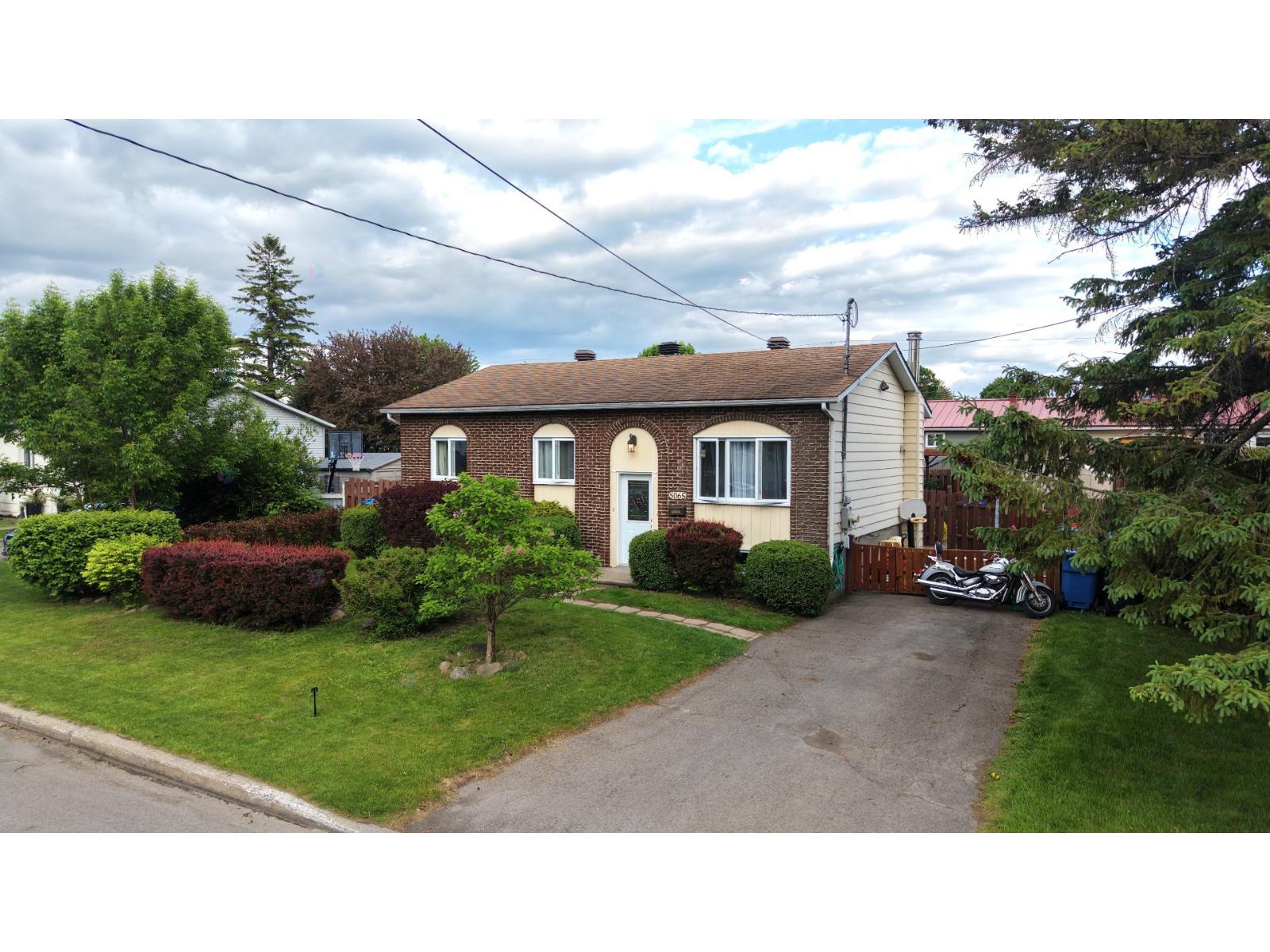 5065 Rue Forester, Longueuil (Saint-Hubert), Quebec J3Y1W9