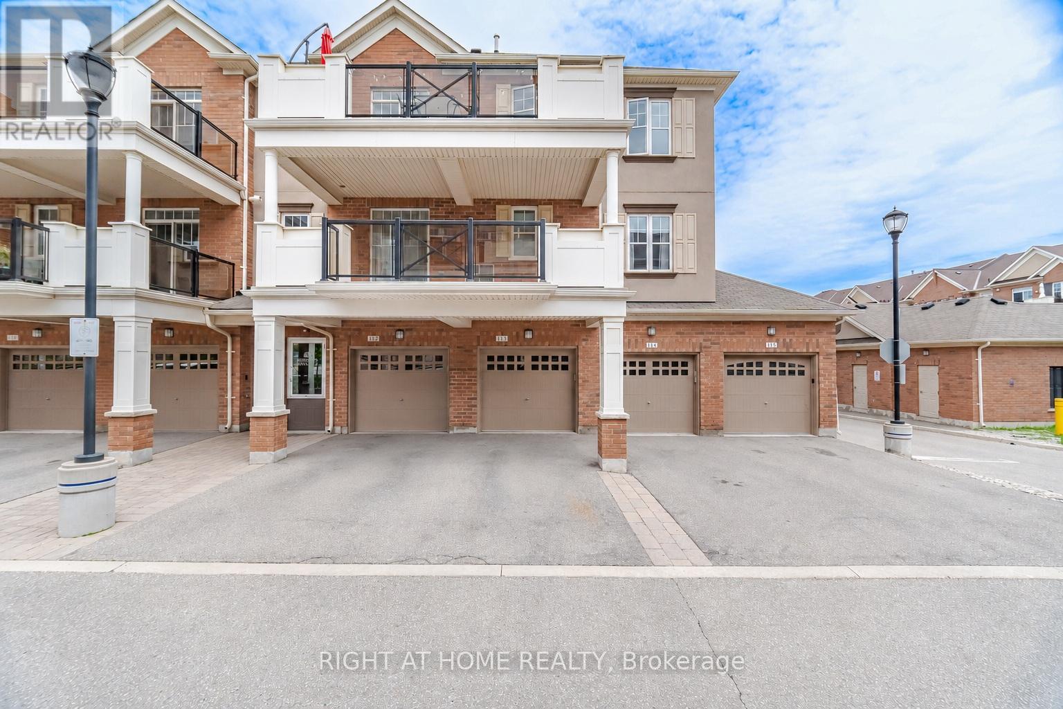 Row / Townhouse for Sale in 311 - 269 GEORGIAN DRIVE|Oakville (RO River Oaks), Ontario L6H0L1