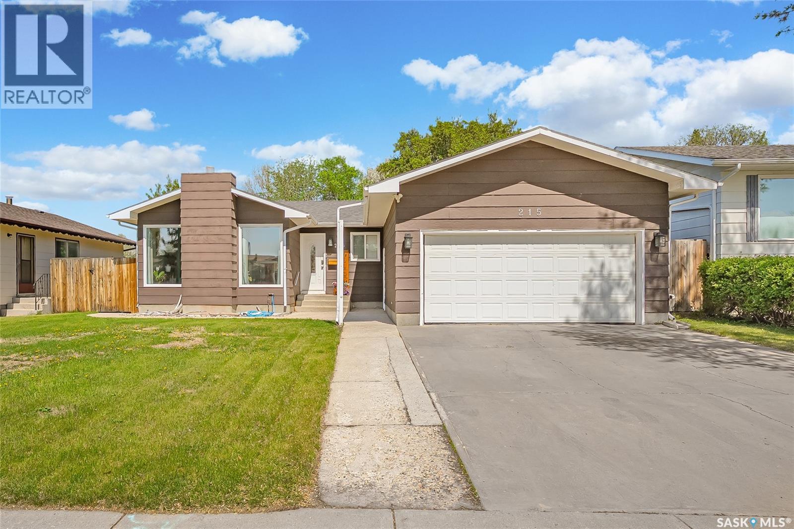 215 Neatby CRESCENT