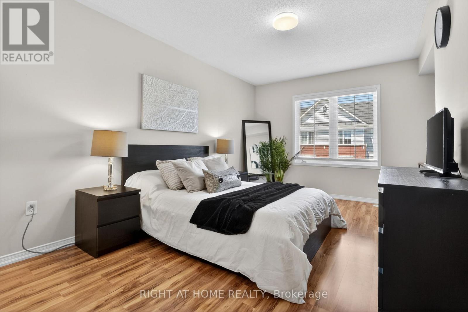 Row / Townhouse for Sale in 26 - 2480 POST ROAD N|Oakville (RO River Oaks), Ontario L0R2H0 5