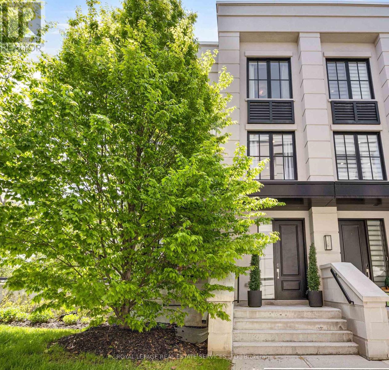 Row / Townhouse for Sale in 301 - 1195 GOOSEBERRY LANE|Mississauga (Mineola), Ontario L5G0B7