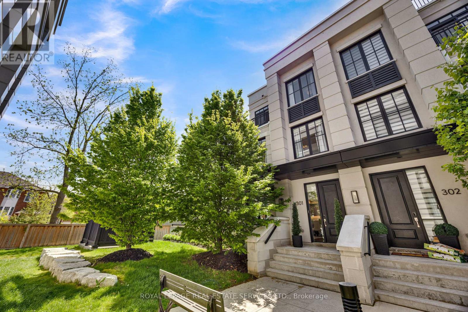 Row / Townhouse for Sale in 301 - 1195 GOOSEBERRY LANE|Mississauga (Mineola), Ontario L5G0B7 2