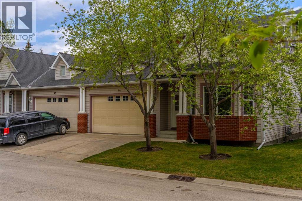 Duplex for Sale in 44 Prestwick Pond Terrace SE|Calgary, Alberta T2Z3Z8 3