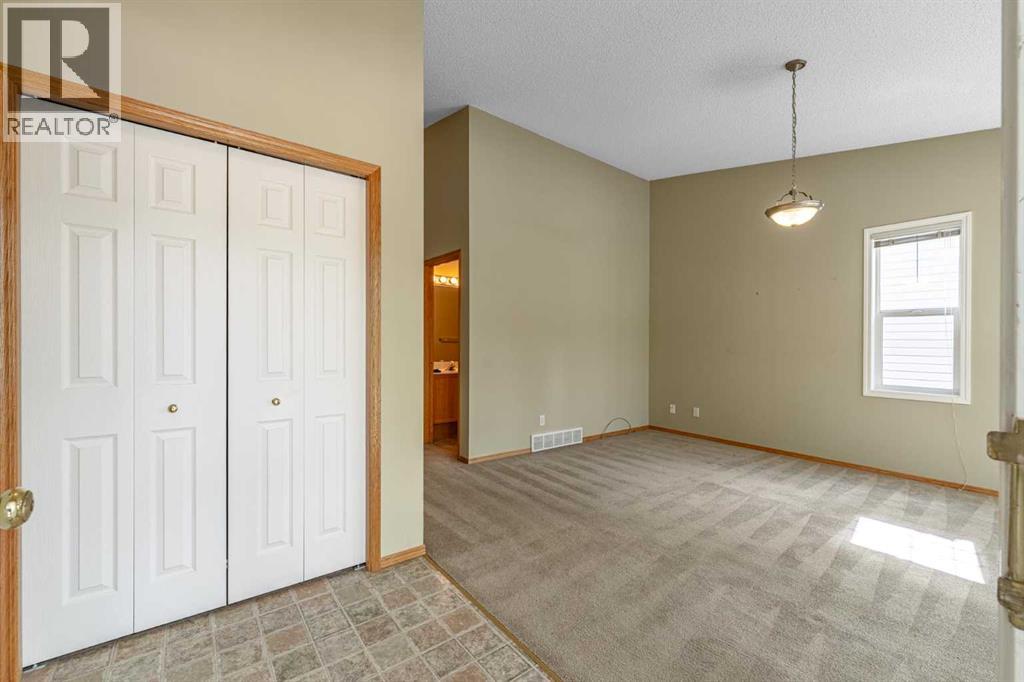 Duplex for Sale in 44 Prestwick Pond Terrace SE|Calgary, Alberta T2Z3Z8 4