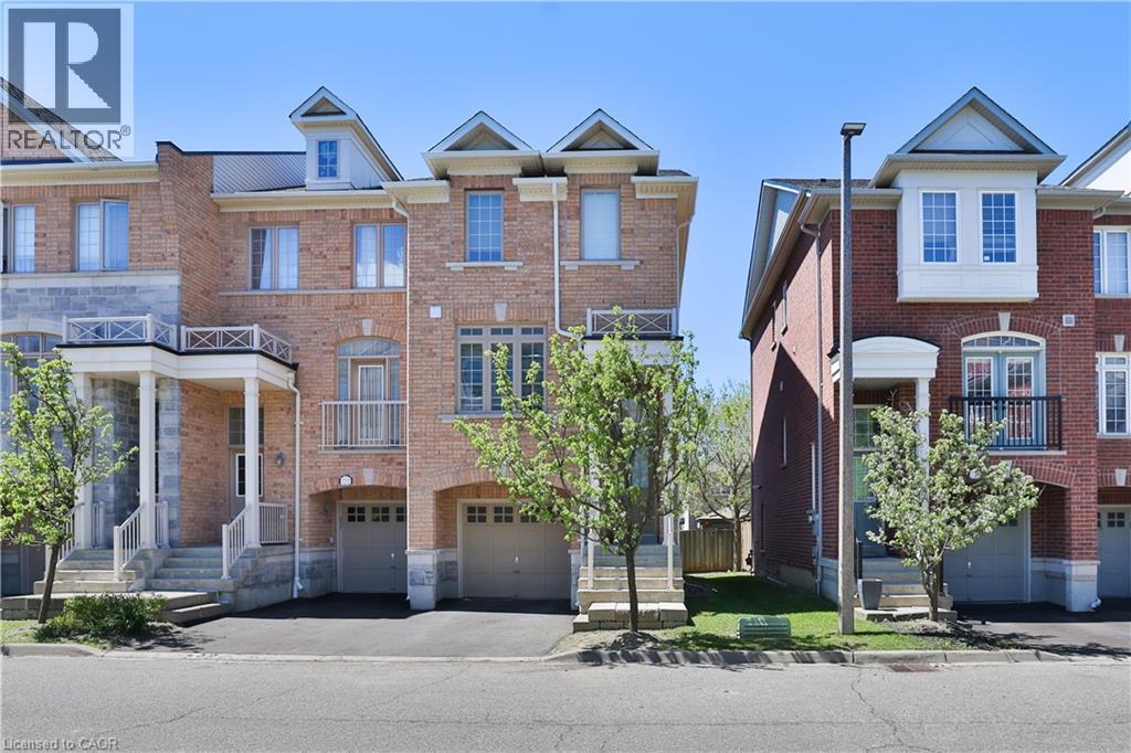 Row / Townhouse for Sale in 7214 TRIUMPH Lane|Mississauga, Ontario L5N0C5 2