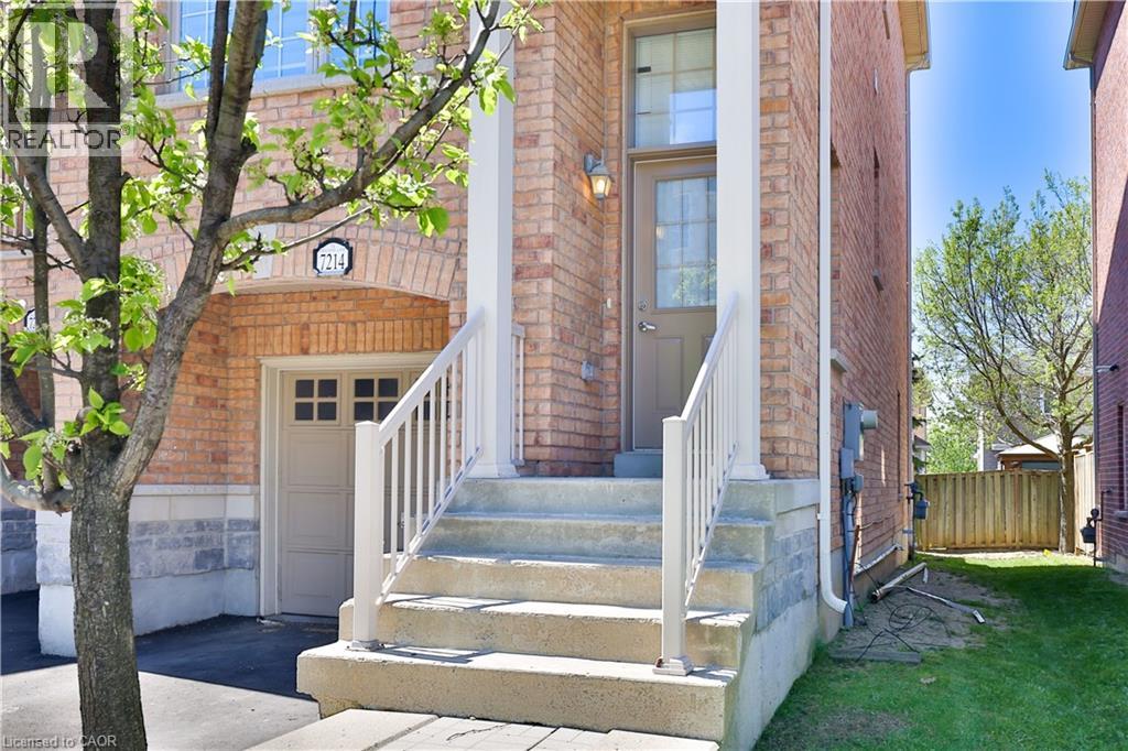 Row / Townhouse for Sale in 7214 TRIUMPH Lane|Mississauga, Ontario L5N0C5 5