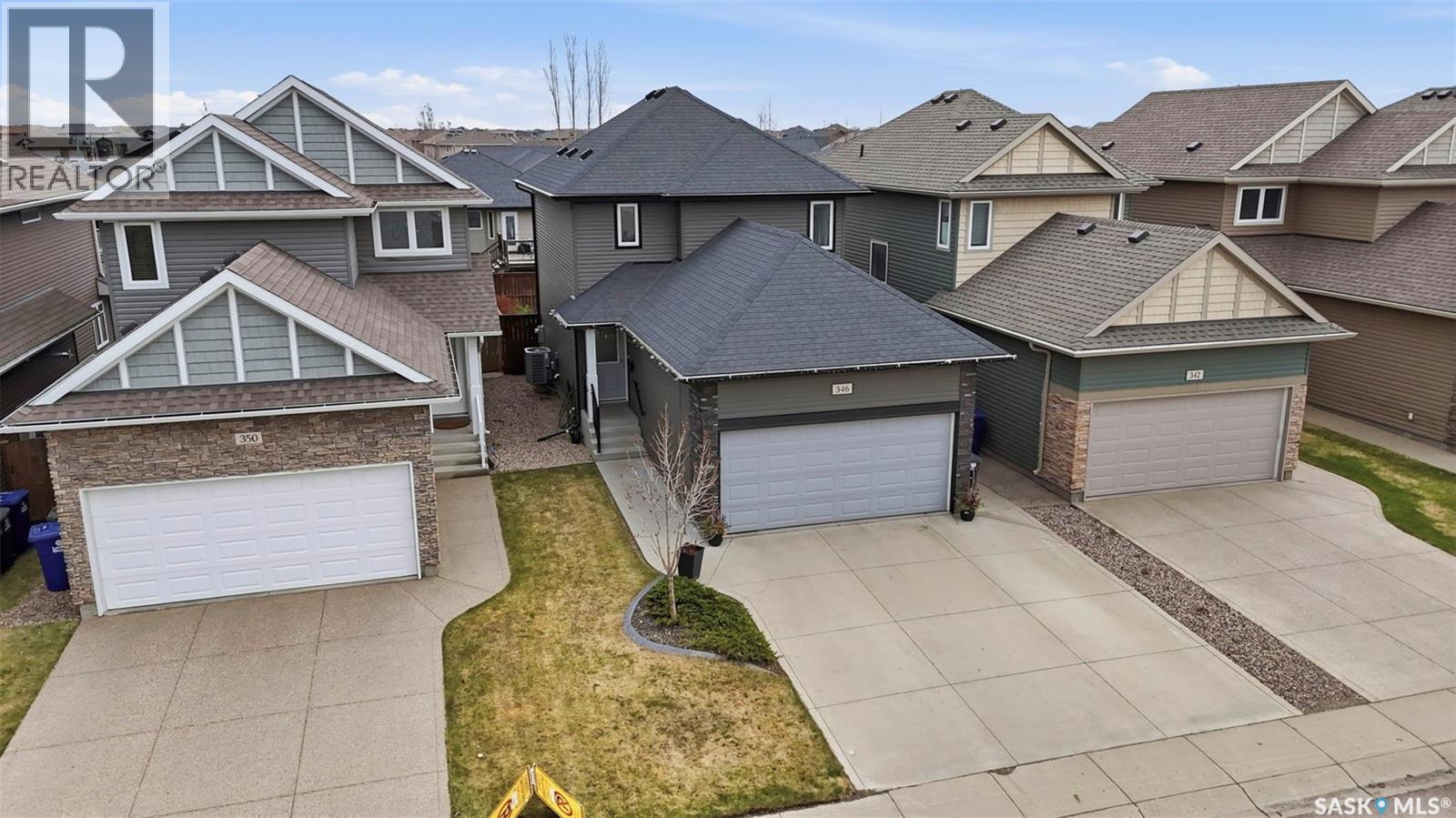 346 Dickson CRESCENT