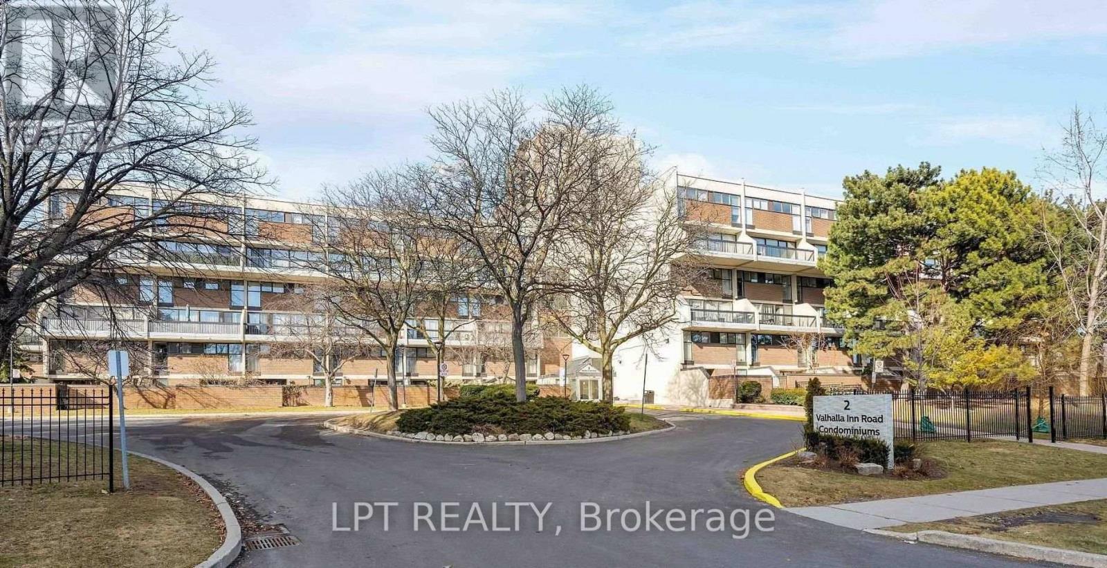 Row / Townhouse for Sale in 332 - 2 VALHALLA INN ROAD|Toronto (Islington-City Centre West), Ontario M9B6C3