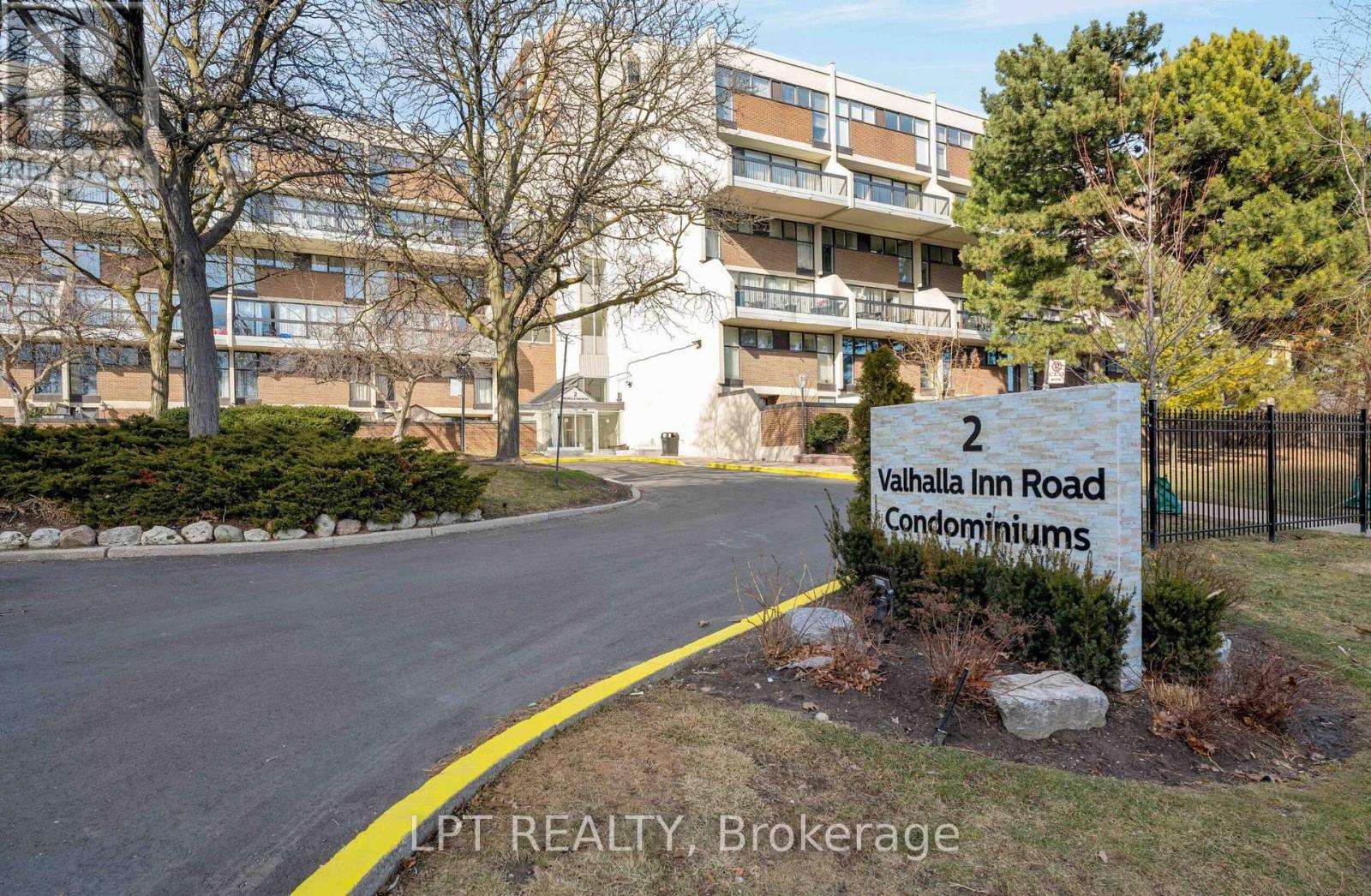 Row / Townhouse for Sale in 332 - 2 VALHALLA INN ROAD|Toronto (Islington-City Centre West), Ontario M9B6C3 2