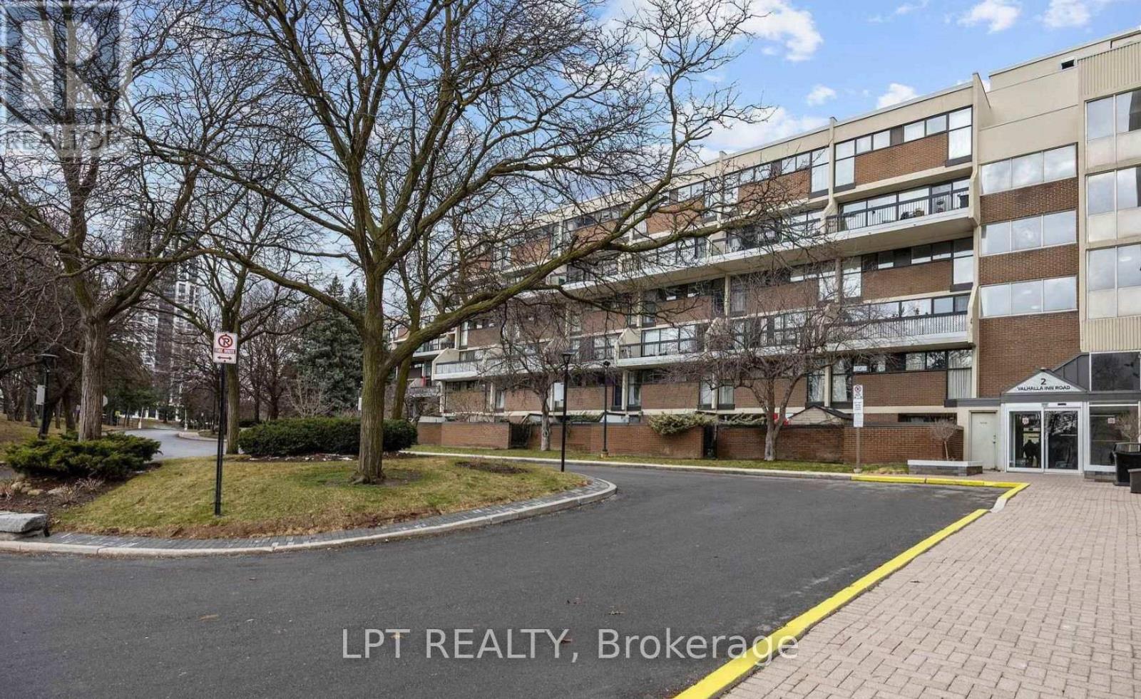 Row / Townhouse for Sale in 332 - 2 VALHALLA INN ROAD|Toronto (Islington-City Centre West), Ontario M9B6C3 3