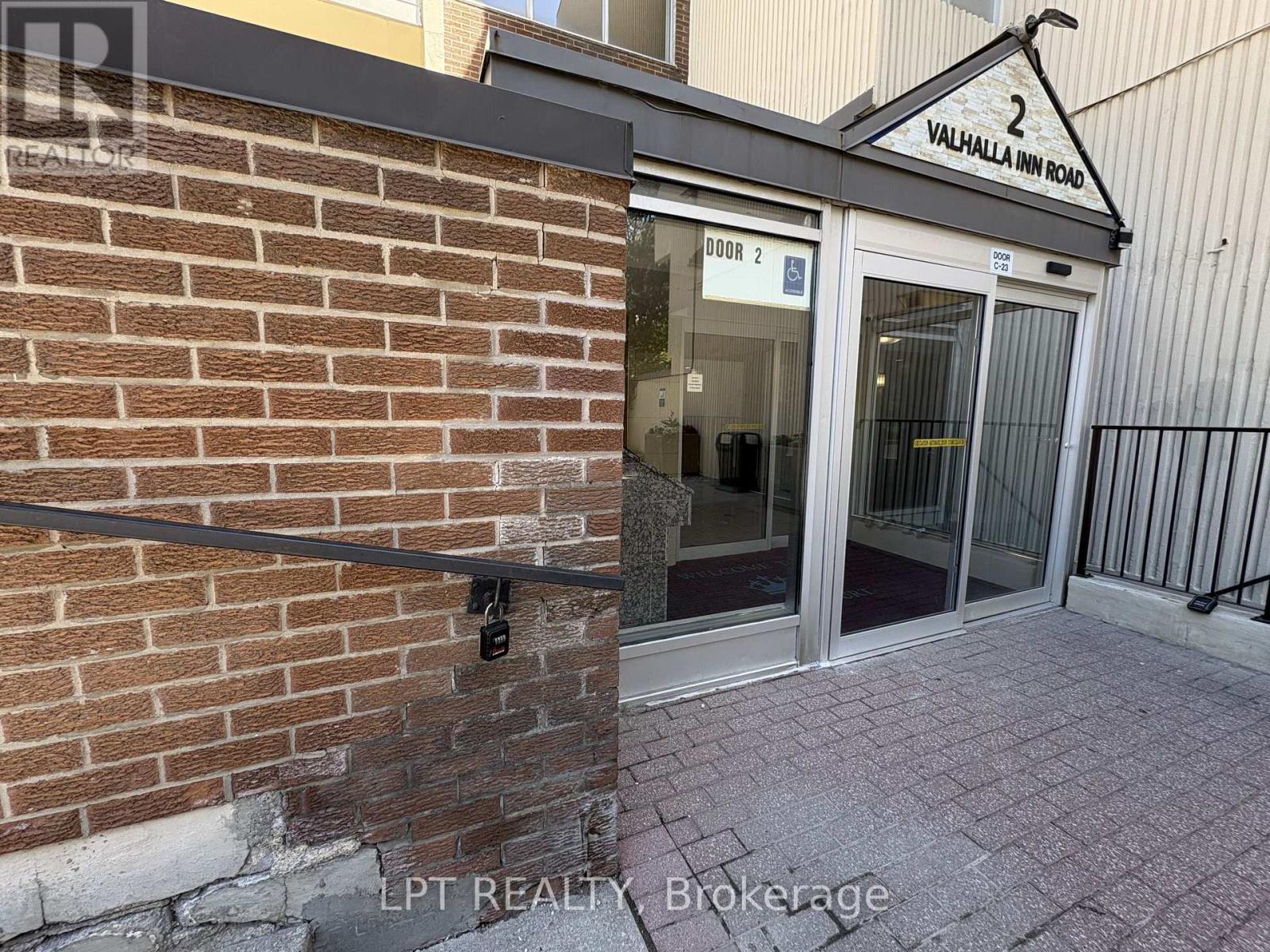 Row / Townhouse for Sale in 332 - 2 VALHALLA INN ROAD|Toronto (Islington-City Centre West), Ontario M9B6C3 4