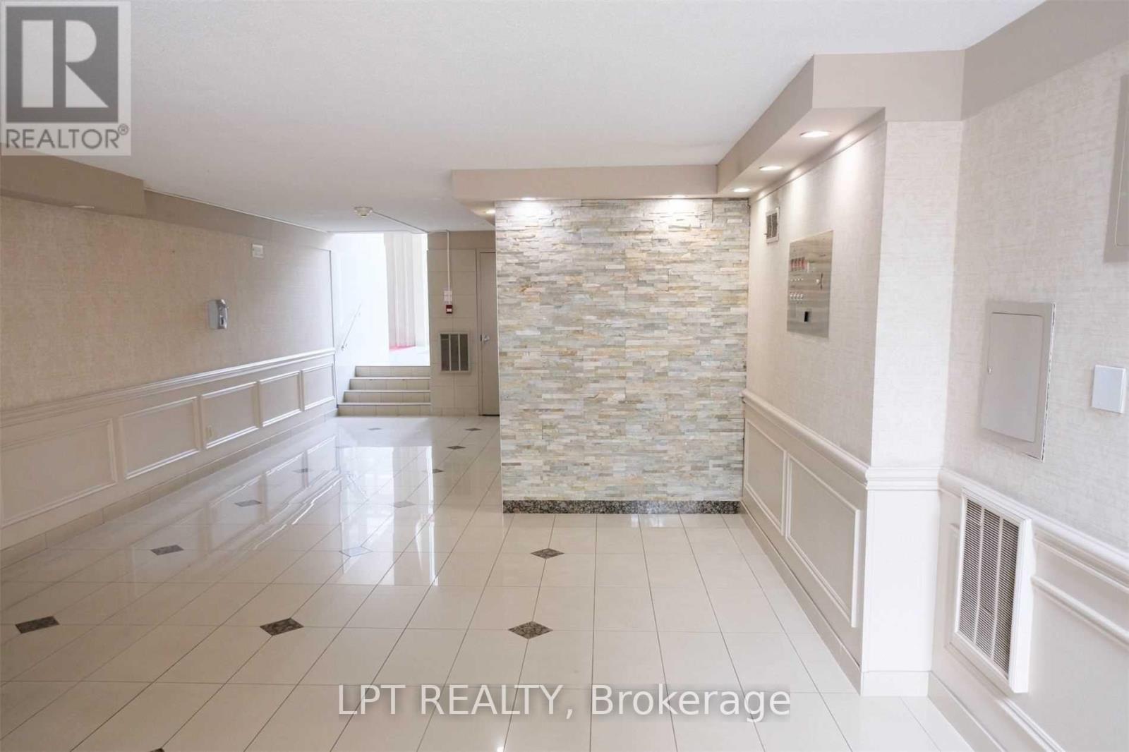 Row / Townhouse for Sale in 332 - 2 VALHALLA INN ROAD|Toronto (Islington-City Centre West), Ontario M9B6C3 5