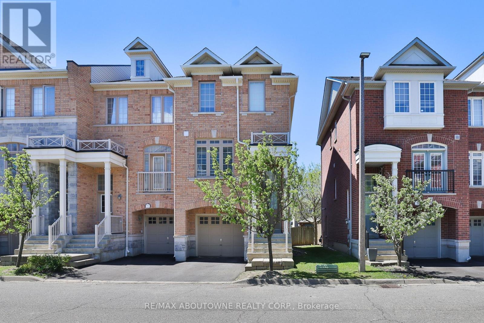 Row / Townhouse for Sale in 7214 TRIUMPH LANE|Mississauga (Lisgar), Ontario L5N0C5 2
