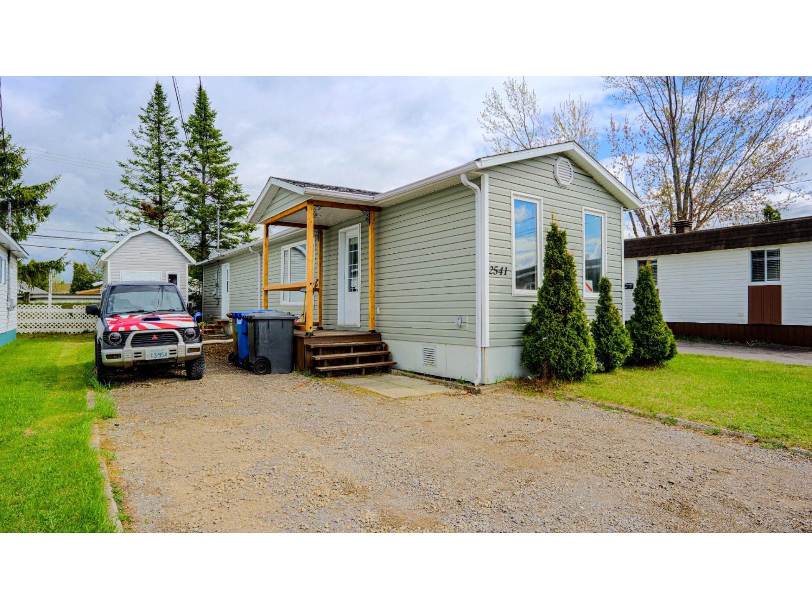 2541 Rue des Verdiers, Saguenay (Jonquière), Quebec G7X8H4