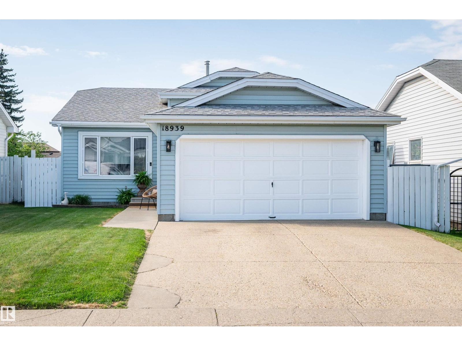 For sale: 18939 78 AV NW, Edmonton, Alberta T5T5H8 - E4490717