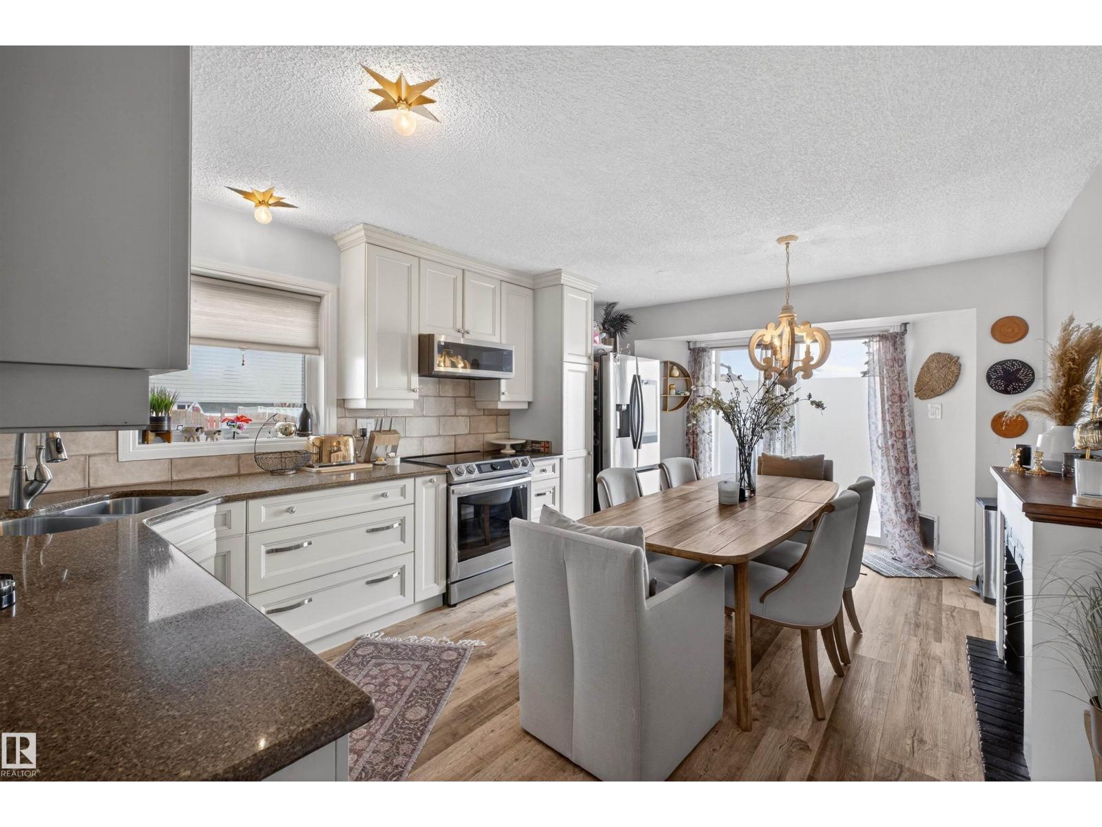For sale: 18939 78 AV NW, Edmonton, Alberta T5T5H8 - E4490717