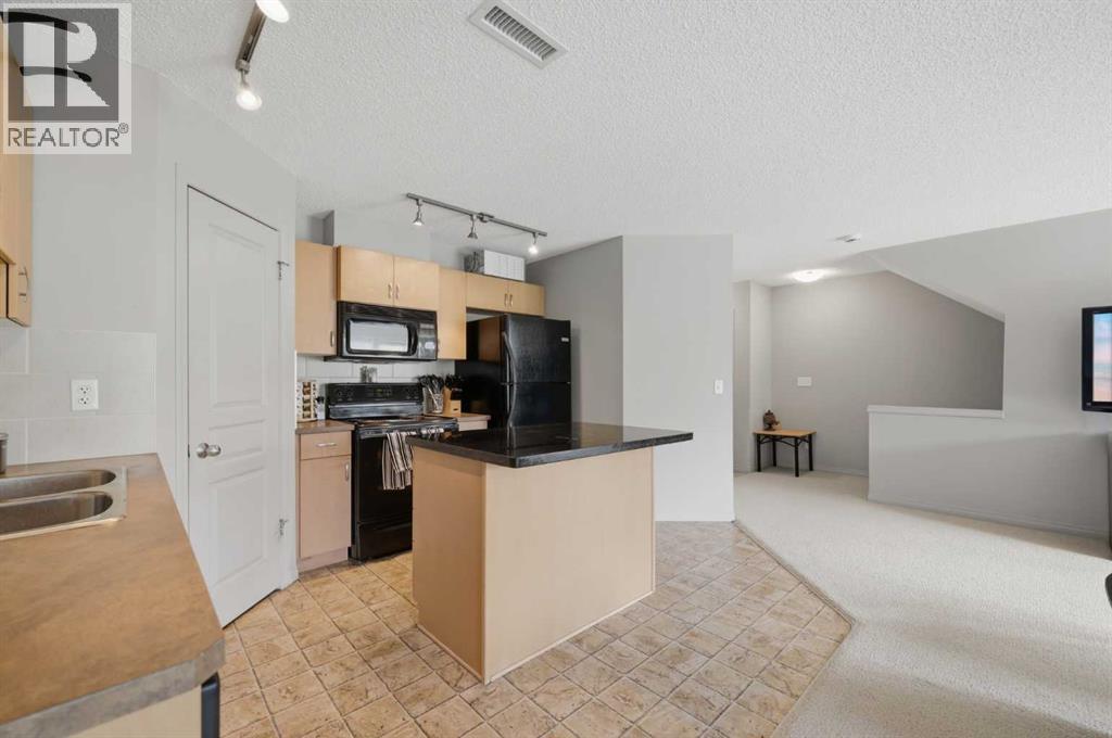 Row / Townhouse for Sale in 18 Auburn Bay Common SE|Calgary, Alberta T3M0M3 3