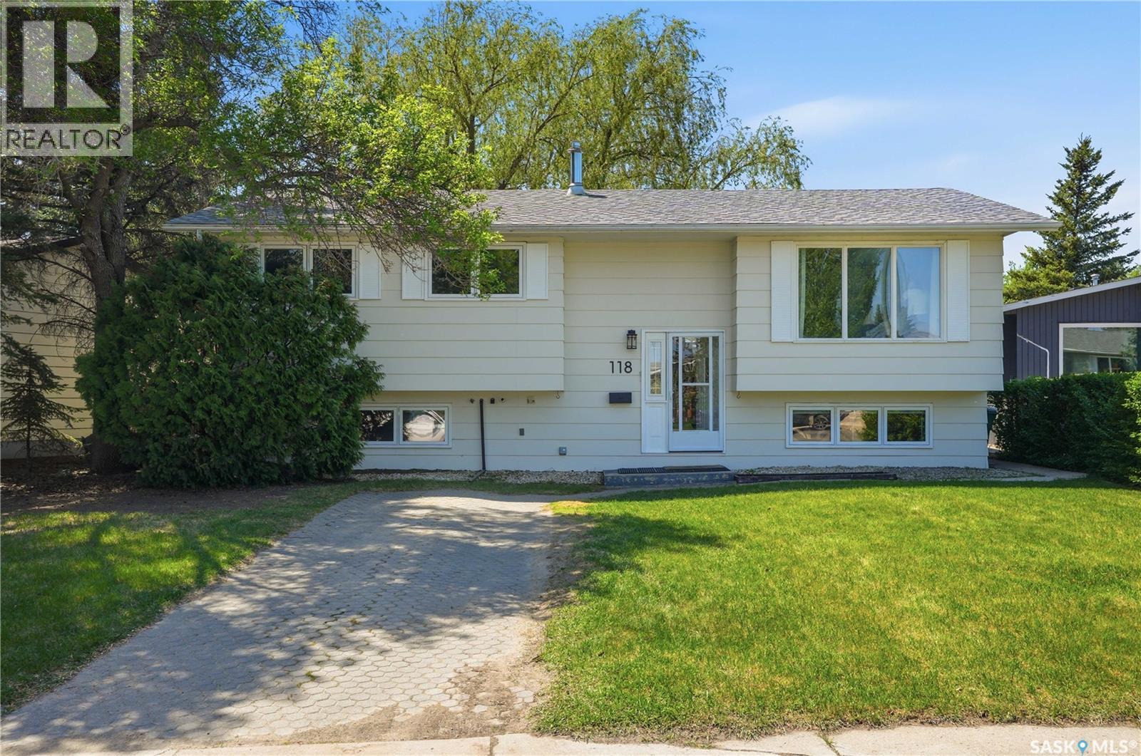 118 Laurentian DRIVE