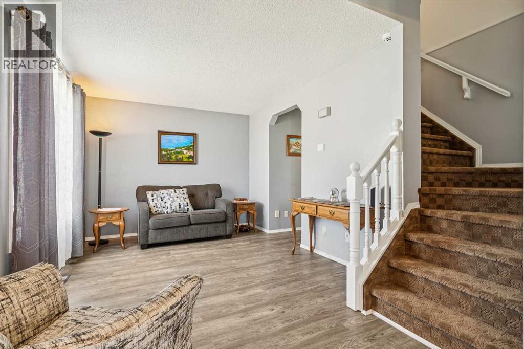 House for Sale in 3 Riverwood Court SE|Calgary, Alberta T2C4E9 4