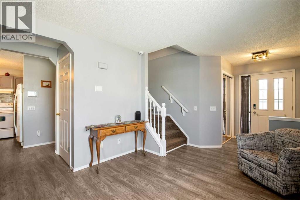 House for Sale in 3 Riverwood Court SE|Calgary, Alberta T2C4E9 5