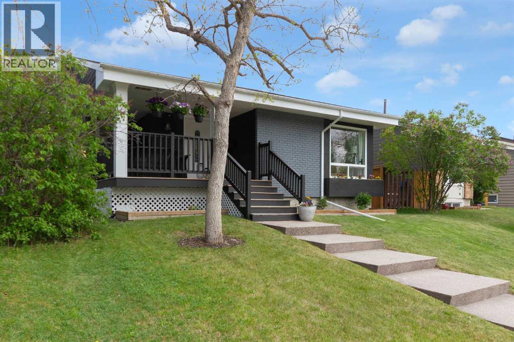 House for Sale in 15 Woodglen Road SW|Calgary, Alberta T2W4N8