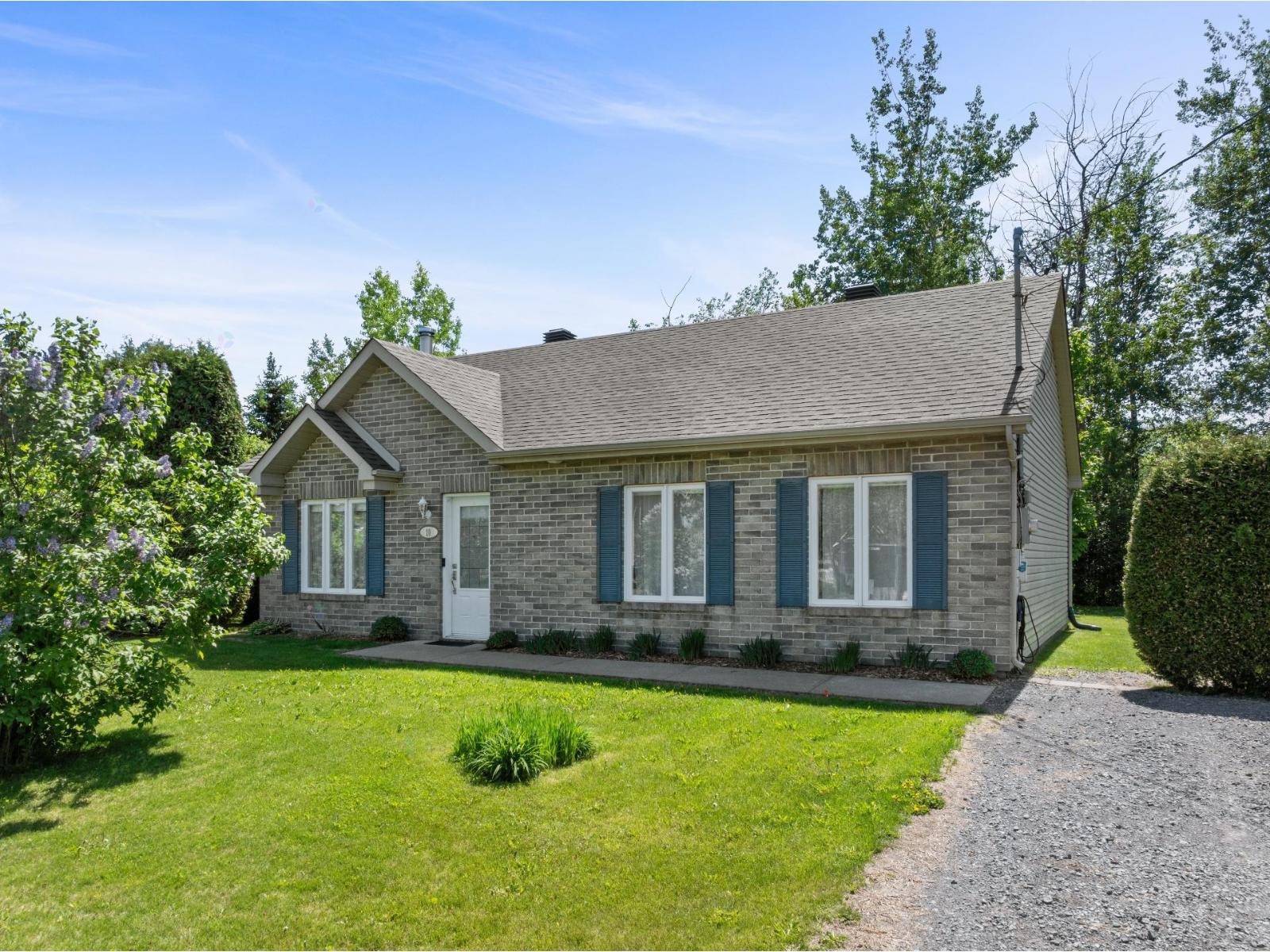 10 Rue des Hirondelles, Lanoraie, Quebec J0K1E0