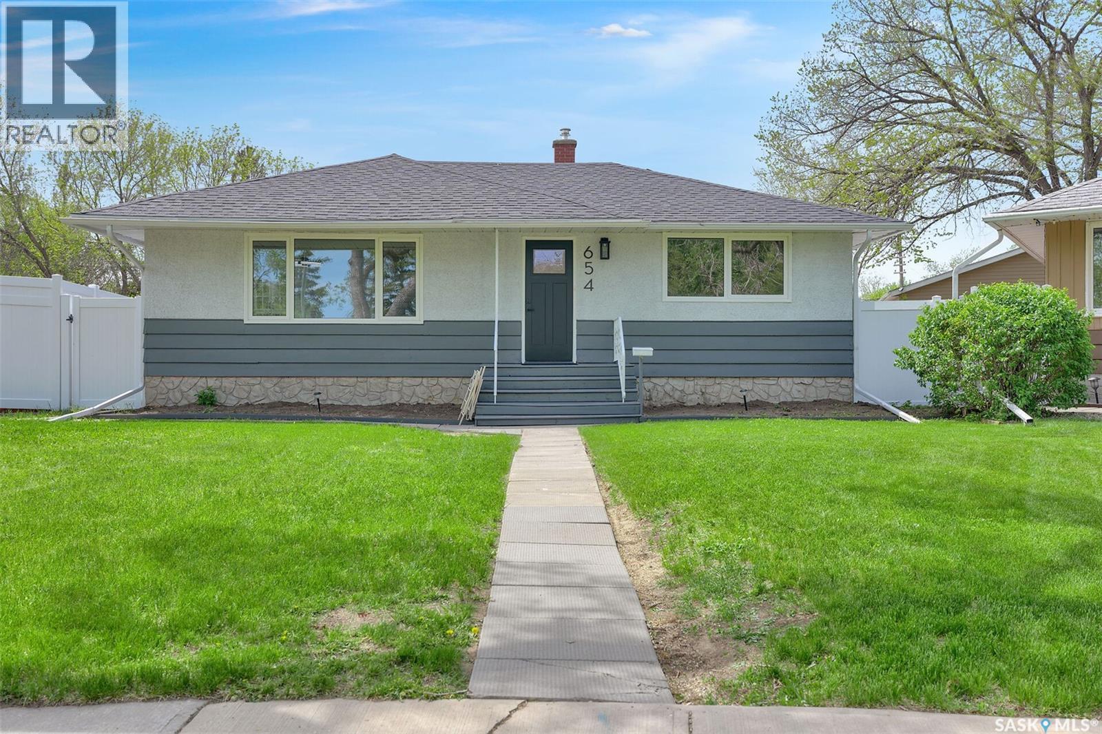 654 Aberdeen CRESCENT