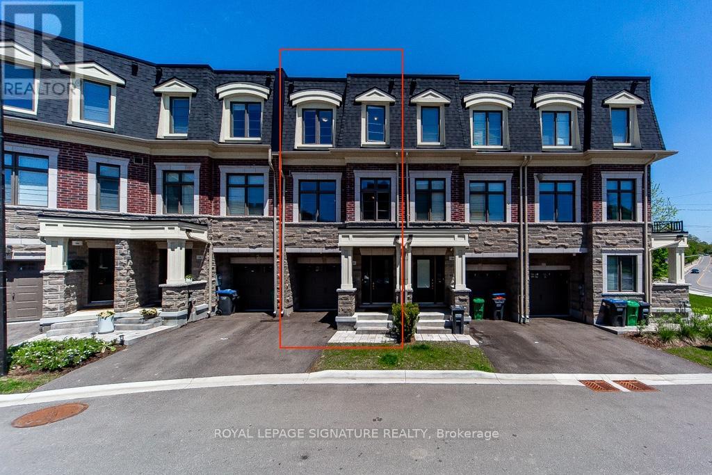 Row / Townhouse for Sale in 102 SALINA STREET|Mississauga (Streetsville), Ontario L5M2S5