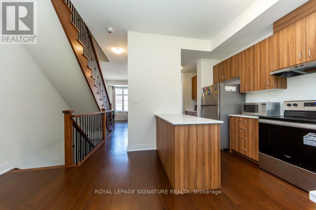 Row / Townhouse for Sale in 102 SALINA STREET|Mississauga (Streetsville), Ontario L5M2S5 5