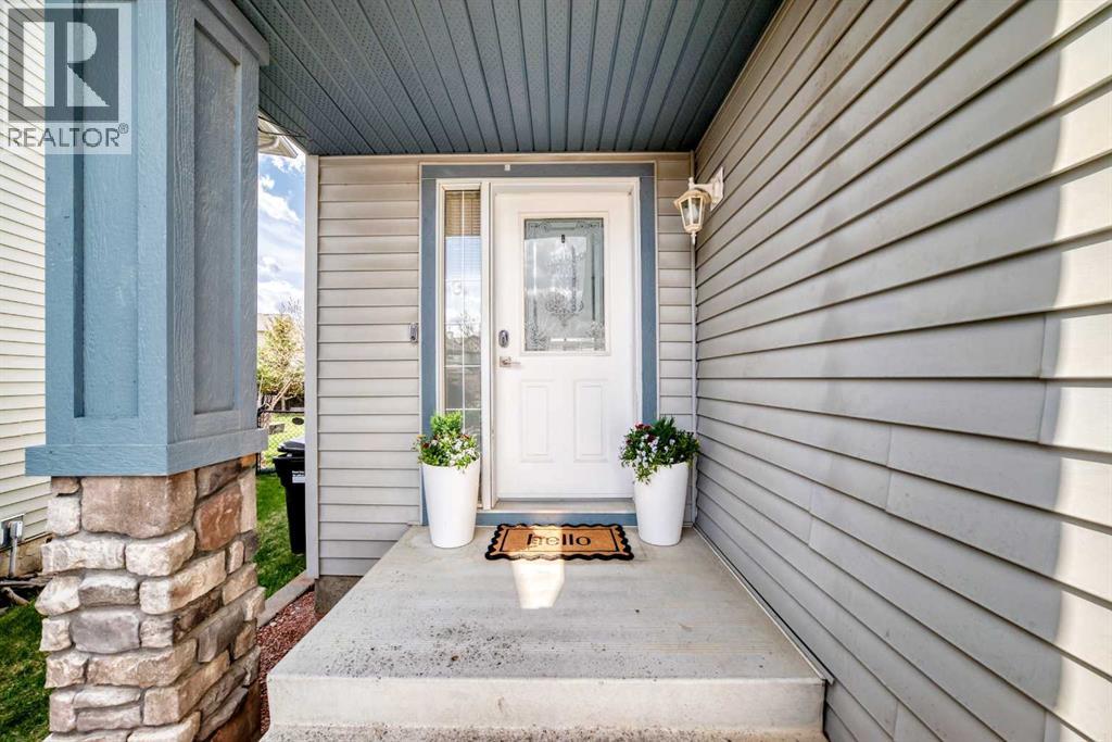 Duplex for Sale in 153 Cougarstone Place SW|Calgary, Alberta T3H4W8 2