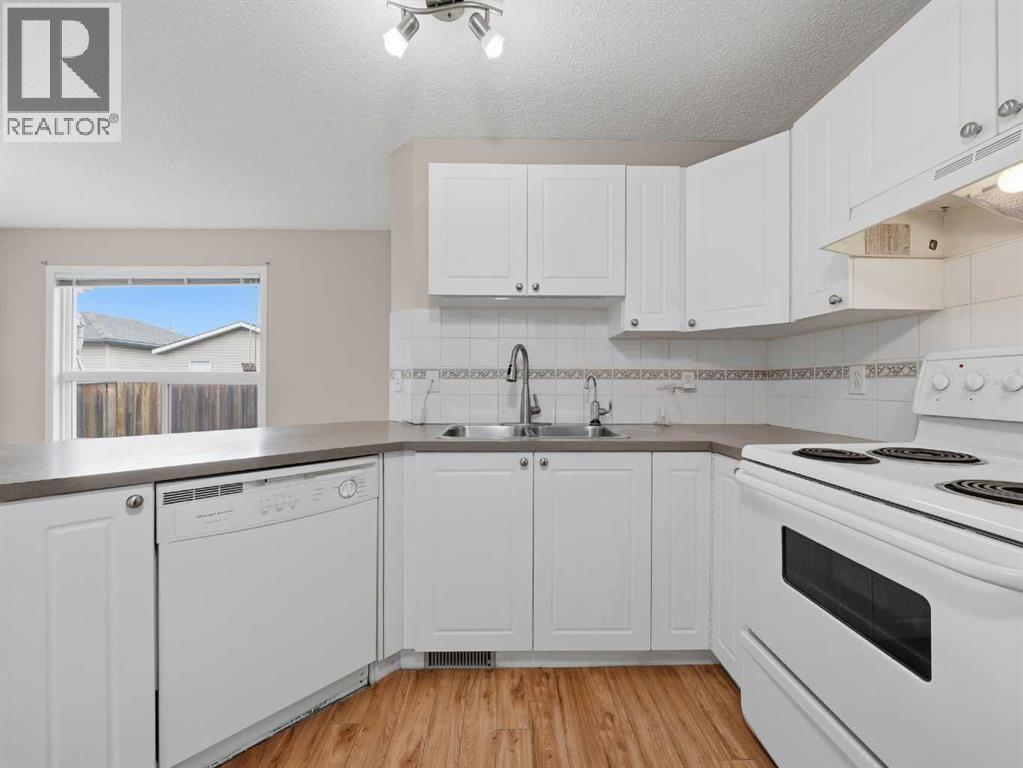 House for Sale in 128 Taradale Drive NE|Calgary, Alberta T3J5A9 3