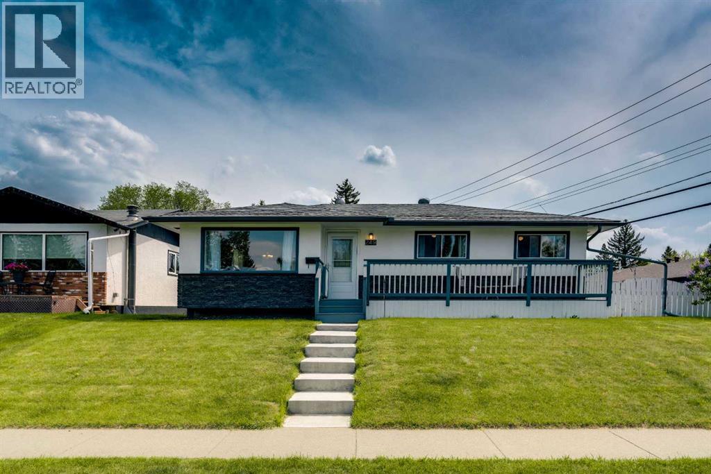 House for Sale in 249 Acadia Drive SE|Calgary, Alberta T2J0A6