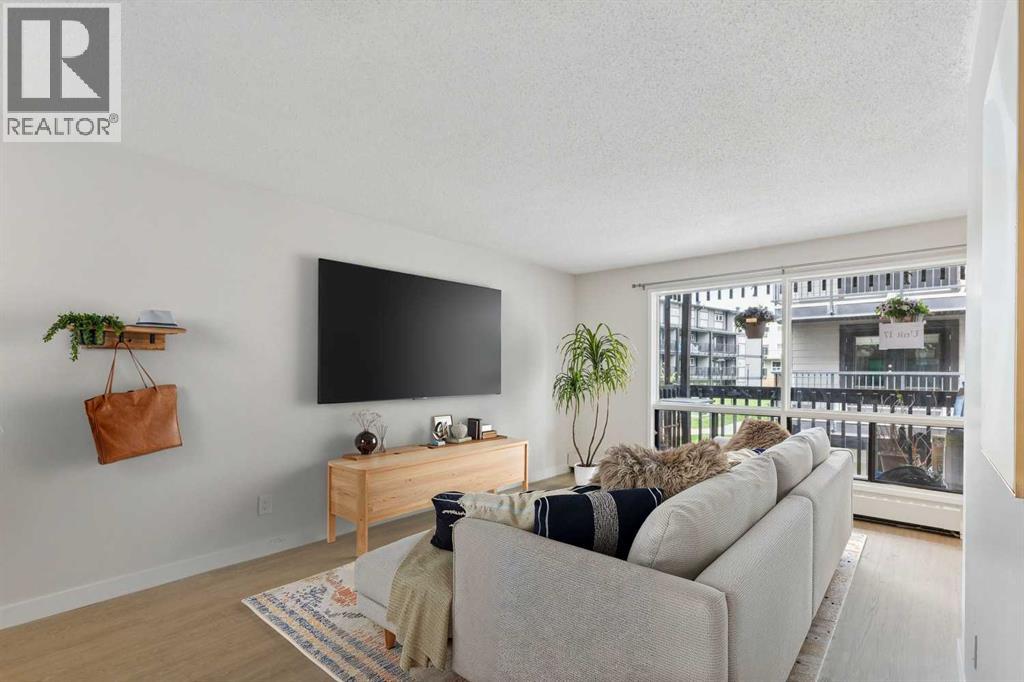Apartment for Sale in 17, 3519 49 Street NW|Calgary, Alberta T3A2E1 2