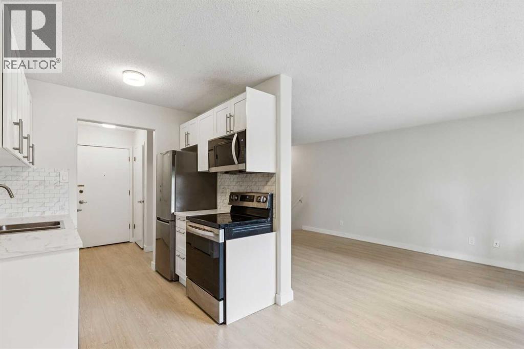 Apartment for Sale in 17, 3519 49 Street NW|Calgary, Alberta T3A2E1 4