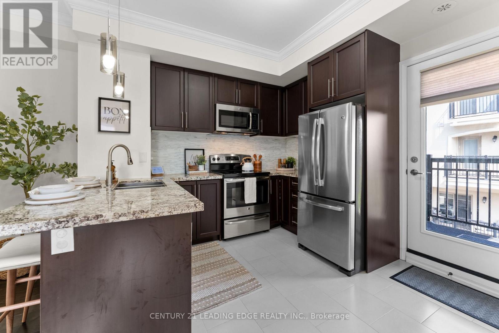 Row / Townhouse for Sale in 18 - 3077 CAWTHRA ROAD|Mississauga (Applewood), Ontario L5A2X4 5