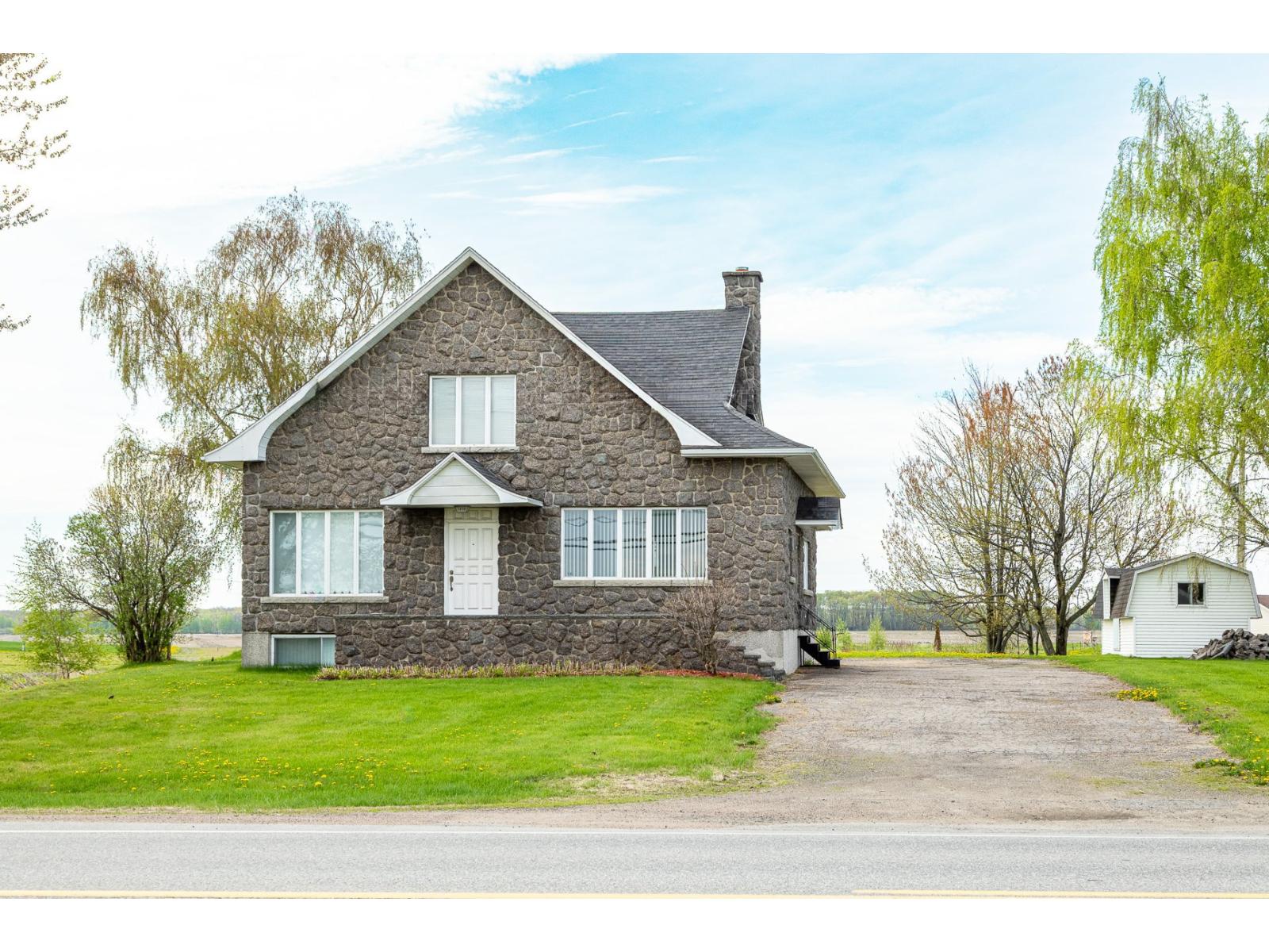 1050 Boul. St-Laurent E., Louiseville, Quebec J5V2L4