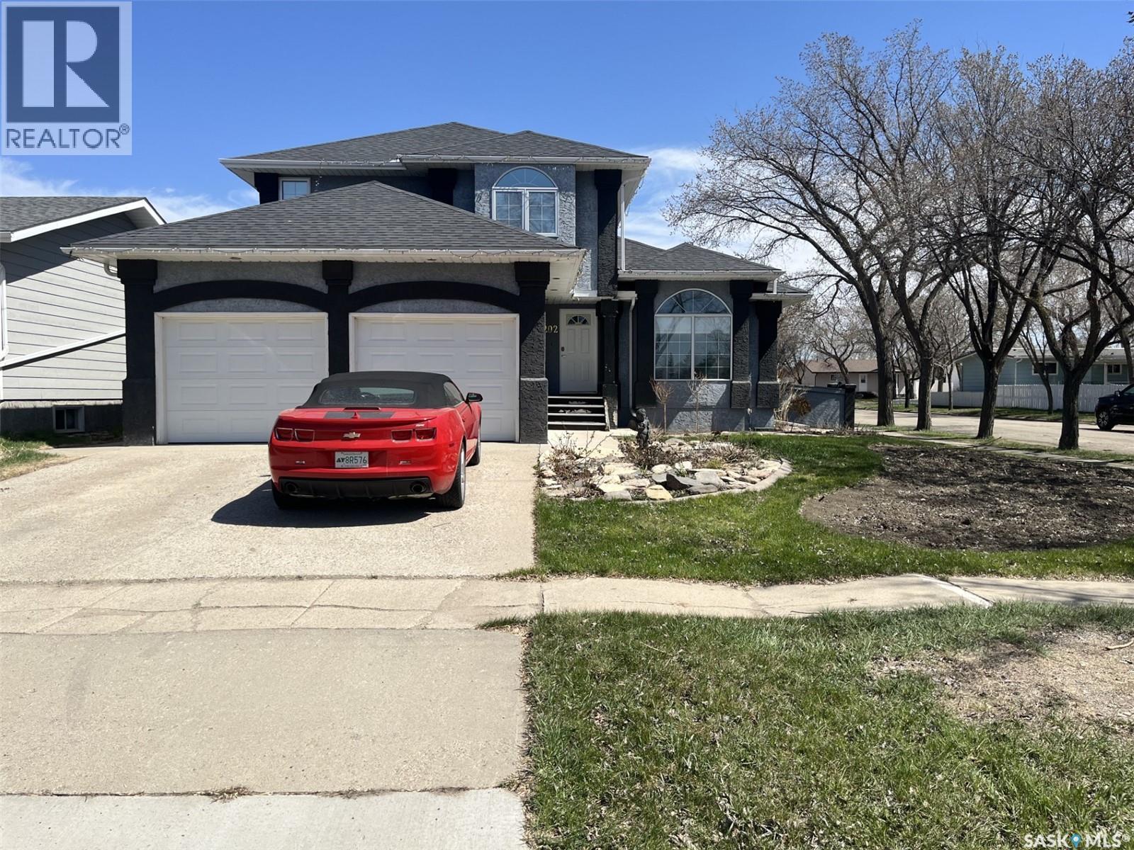202 St Andrews CRESCENT