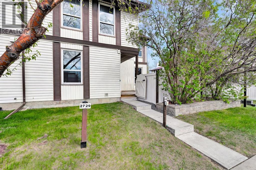 Row / Townhouse for Sale in 33, 3200 60 Street NE|Calgary, Alberta T1Y4K8 2