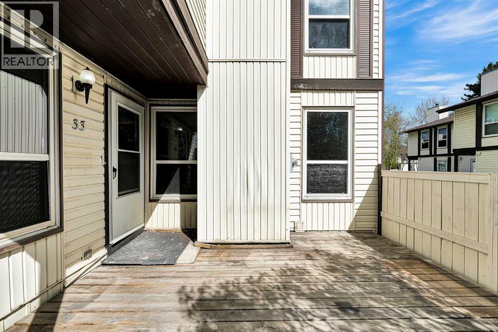 Row / Townhouse for Sale in 33, 3200 60 Street NE|Calgary, Alberta T1Y4K8 5