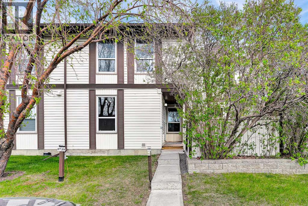 Row / Townhouse for Sale in 33, 3200 60 Street NE|Calgary, Alberta T1Y4K8