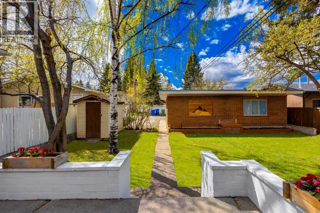 House for Sale in 1415 43 Street SW|Calgary, Alberta T3C2A3 2