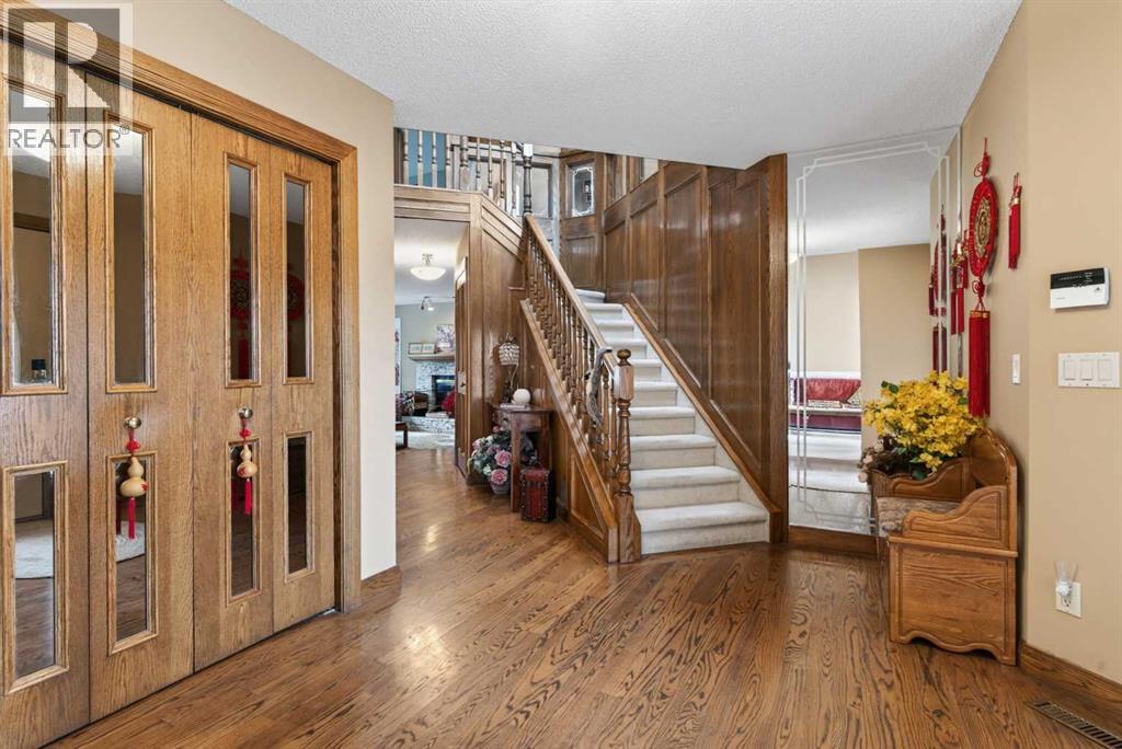 House for Sale in 935 Shawnee Drive SW|Calgary, Alberta T2Y2G9 4