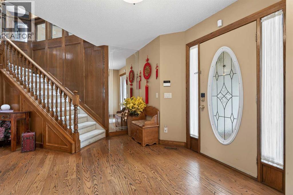 House for Sale in 935 Shawnee Drive SW|Calgary, Alberta T2Y2G9 3